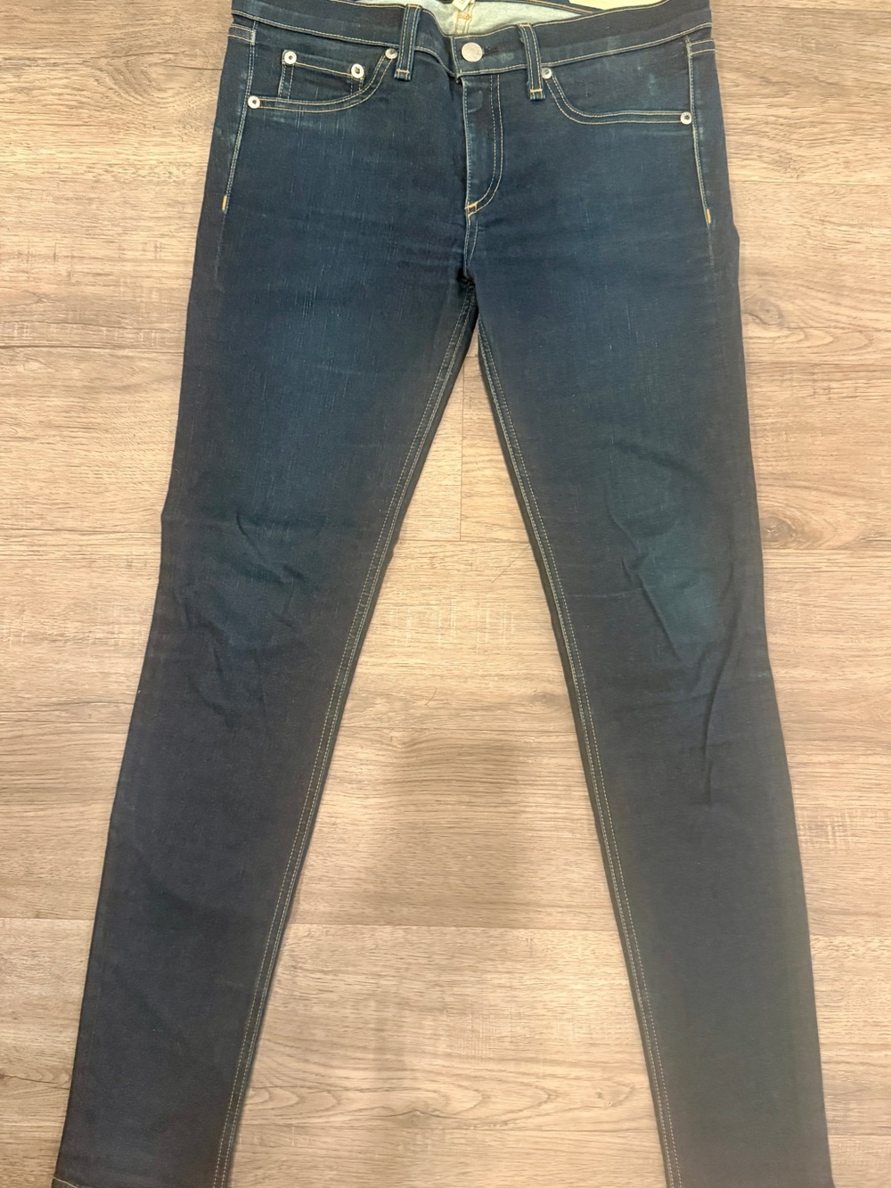 Rag & Bone Legging Mid-Rise Stretch Skinny Jean in Clean Indigo.